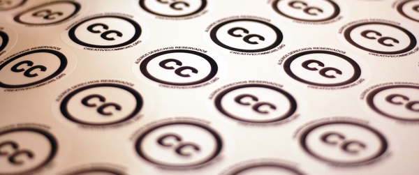 Foto: Aufkleber mit dem Creative Commons (CC)-Logo